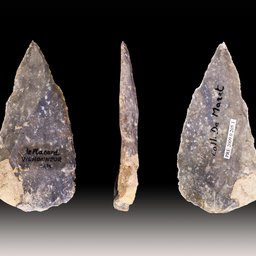 Pointe_Levallois_Grotte_du_Placard_MHNT_PRE_.2009.0.205.1_(2).jpg