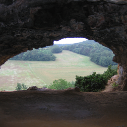 St_moré_cave.jpg
