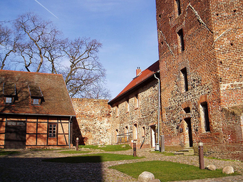 Burghof_Beeskow-1.jpg