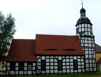 Fachwerkkirche_Saathain_2.jpg