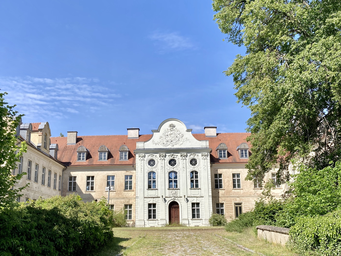 Fürstenberg_Havel_Castle_east_facade_2020.jpg
