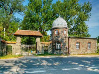 Schenkendorf_Toreinfahrt_Schloss_Wasserturm-01.jpg