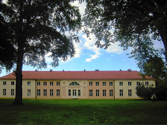 Paretz_Schloss_Parkseite.jpg