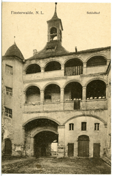 20689-Finsterwalde-1917-Schloßhof-Brück_&_Sohn_Kunstverlag.jpg