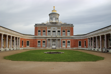 Marmorpalais_mit_Vorgarten.JPG