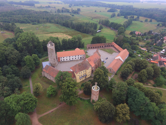 Burg_Ziesar_im_Luftbild_2.jpg