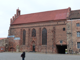 Ziesar560Burgkap_v_Hof.JPG