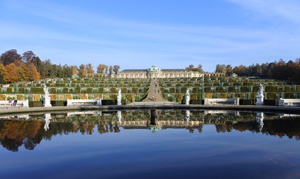 Reflection_of_Sanssouci_Palace.jpg