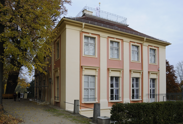 Schloss_Freienwalde_(DerHexer)_2010_6_Bearbeitung_1.jpg