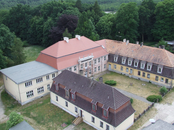 Schloss_Dannenwalde_(Luftbild_1).jpg