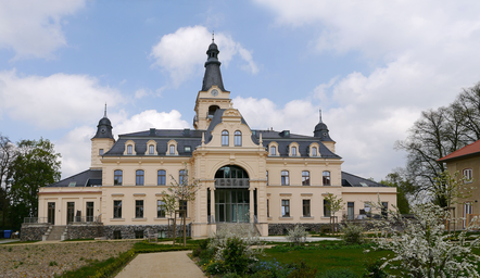 Schloss_Güterfelde_Parkseite.jpg