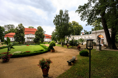 Schloss_und_Orangerie.jpg