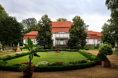 Außenansicht_Schloss_Wiepersdorf.jpg