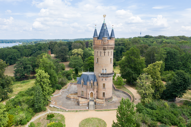 Flatowturm_im_Park_Babelsberg_-_Luftaufnahme-0401.jpg