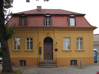 Gutsbeamtenhaus_Roskow.JPG