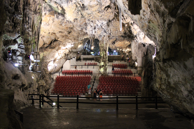 Auditorium_in_St_Michael's_Cave,_Gibraltar.JPG