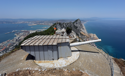 Breakneck_Battery_on_MOD_property_2013.jpg