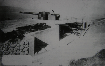 Jew's_Cemetery_Battery_9.2_inch_Mk_X_in_1906.jpg