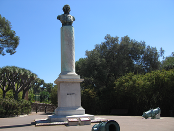 General_Eliott_bronze_bust_in_the_Gibraltar_Botanic_Gardens.jpg