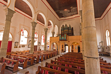 Cathedral_of_the_Holy_Trinity_nave.jpg