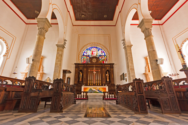 Cathedral_of_the_Holy_Trinity_bema.jpg