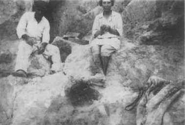 Dorothy_Garrod_and_fragments_of_skull_found_at_Devil's_Tower_Cave.jpg