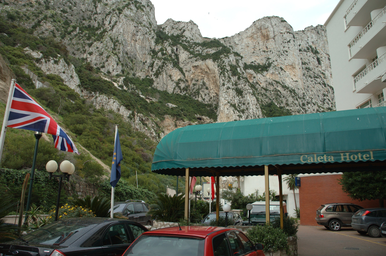 Caleta_Palace_Hotel_entrance.jpg
