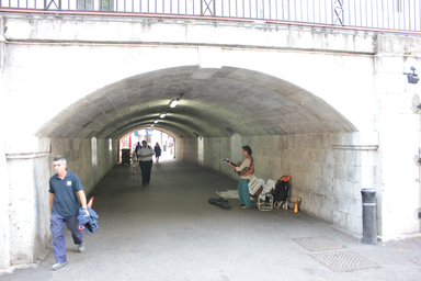 Entrance_to_Casemates_Square.JPG