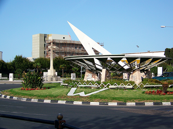 Sundial_roundabout.jpg
