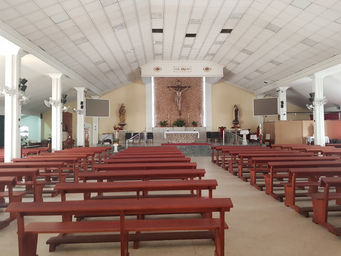 Interior_of_st_Teresa_church_Gib.jpg
