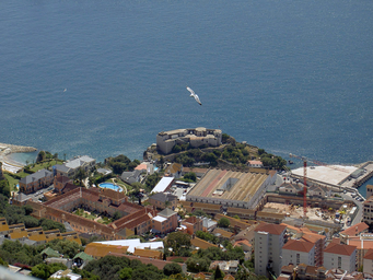 Parson's_Lodge_Battery_in_Camp_Bay,_Gibraltar.jpg
