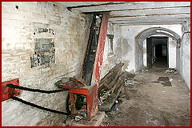Devil's_Gap_Battery,_underground3.jpg
