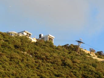 Cable_car_station_from_the_roof_of_the_O'Callaghan_Eliott_Hotel.jpg