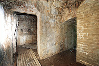 Green's_Lodge_Battery_interior.png