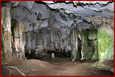Martin's_Cave_entrance_lets_in_sunlight_hence_algae.jpg