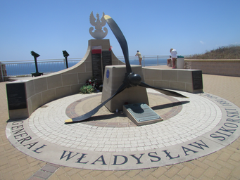 Sikorski_Memorial,_Gibraltar,_13_July_2016.JPG