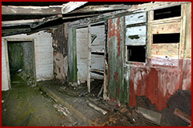 Signal_battery_tunnel_nissan_hut_remains.jpg